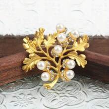Vintage Openwork Pearl Irregular And Versatile Foliage Corsage - A1 - View 5