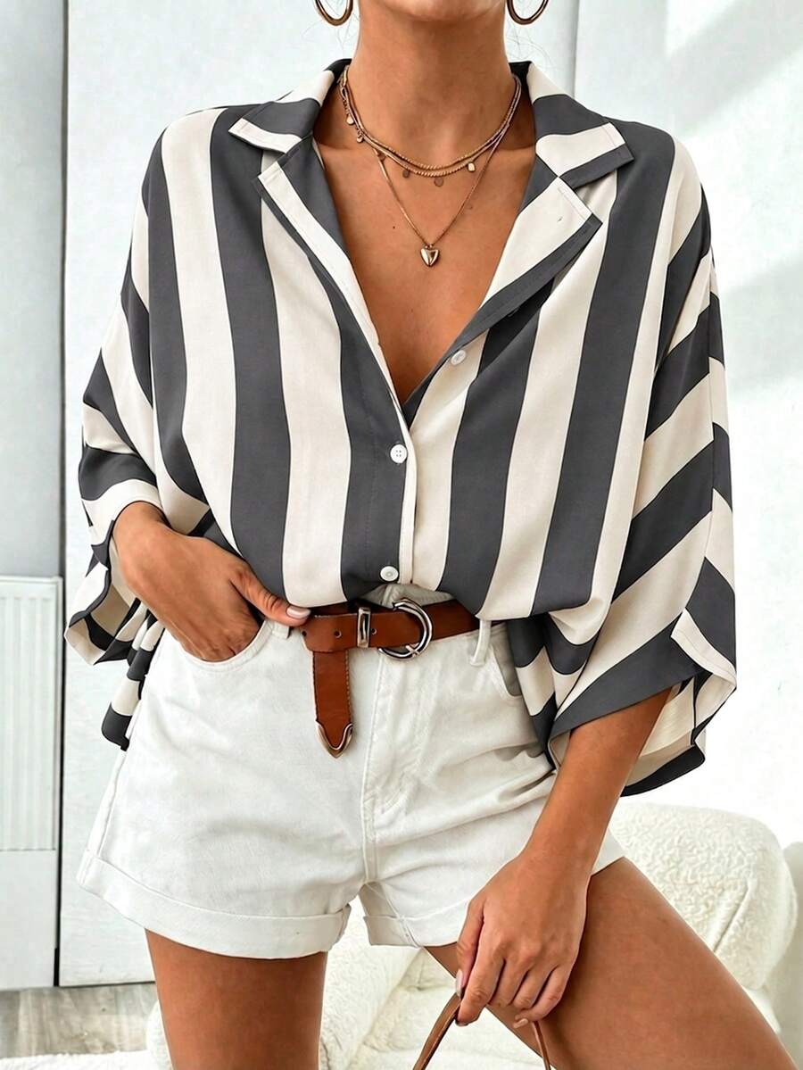 Chemise ample décontractée et polyvalente pour femmes grandes tailles, style simple à rayures grises, top décontracté pour femmes, tenue de vacances - Gris pâle - Voir 1