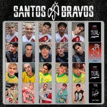 Santos Bravos DUAL 專輯卡,歐美男團周邊 LOMO 收藏卡,粉絲應援明星卡,拉丁美洲男團相片卡,Santos Bravo 粉絲收藏品,世界盃球衣卡,DUAL 出道 EP 盒裝卡,足球球衣 + 私服雙風格照片,Santos Bravos 小卡組,適合卡片專輯收藏、剪貼簿 DIY、粉絲應援 - 彩色 - 查看 3