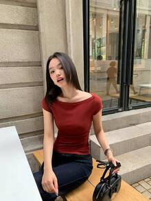 衣橱必备露肩夏季短袖T恤 女款设计 船领修身优雅红色针织上衣 休闲 - 紅色 - 查看 4
