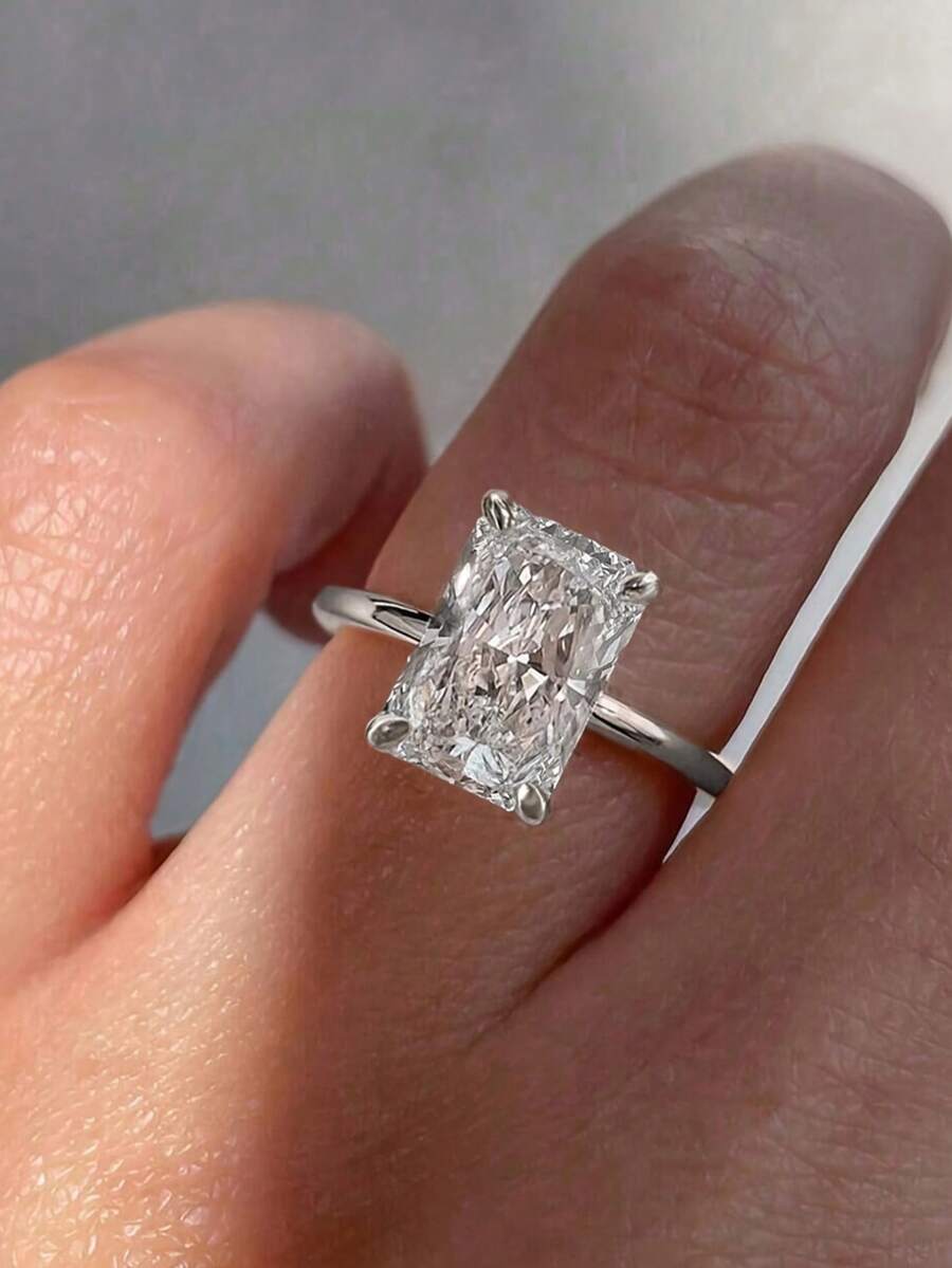 1件精緻立方鋯石戒指，適合女性佩戴，可用於婚禮、訂婚、週年紀念、派對、情人節等場合，也可作為送給媽媽或母親節的禮物 - 銀色 - 查看 1