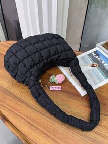 Bolso de hombro versátil para uso diario y desplazamientos, de color liso, suave, acolchado tipo nube, plisado y de llevar bajo el brazo - Negro - Ver 3