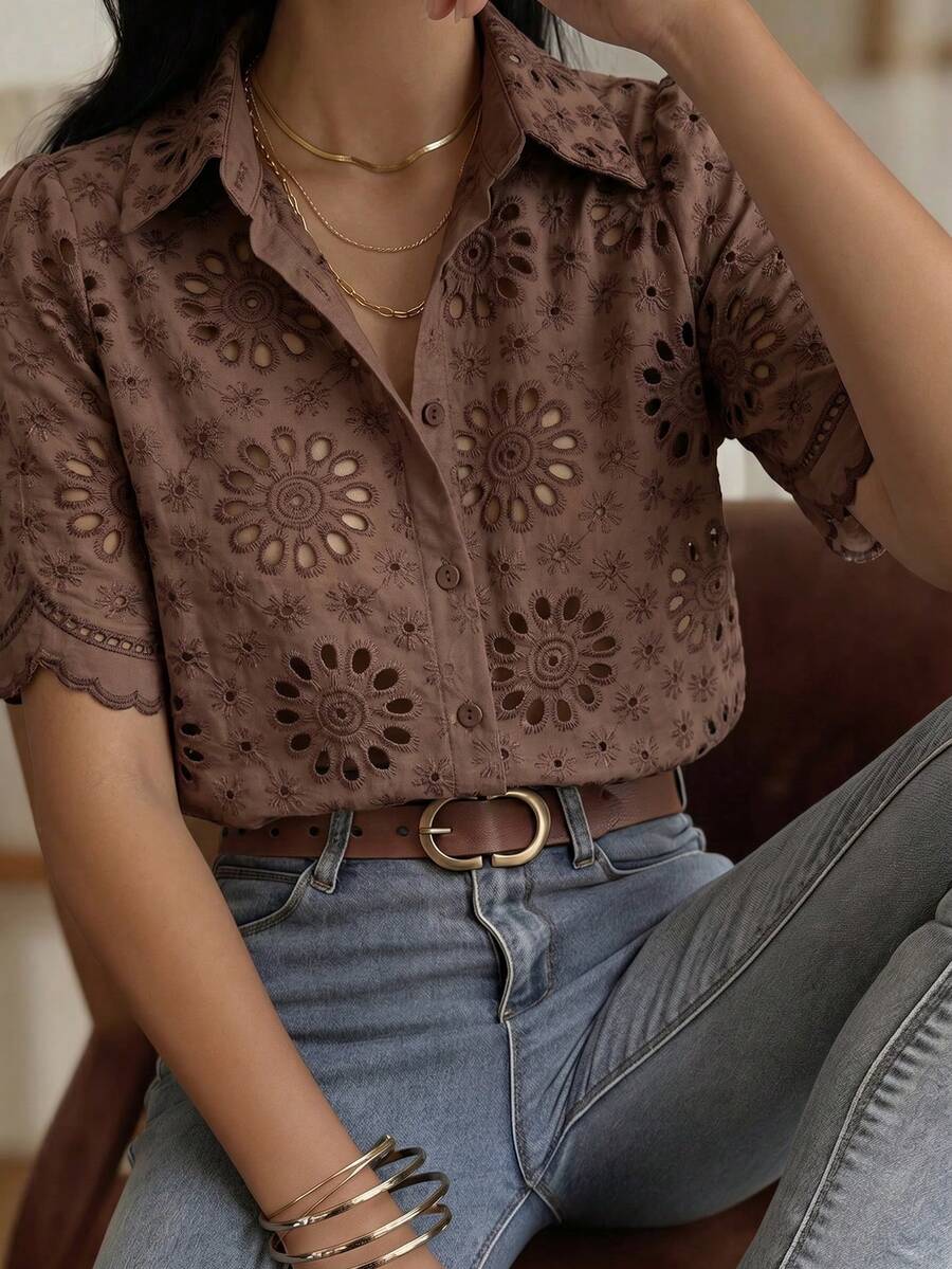 Vellofy 棕色鏤空刺繡領短袖襯衫,適合辦公室、約會、日常休閒穿著與度假 - 棕色 - 查看 1