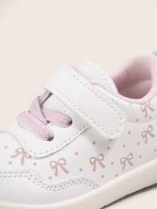 Zapatillas blancas para niñas pequeñas/bebés, patrón de lunares con lazo lindo, cierre de gancho y bucle, zapatos de bebé cómodos y casuales adecuados para uso diario, todas las estaciones - Blanco - Ver 7
