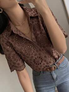 Vellofy 棕色鏤空刺繡領短袖襯衫，適合辦公室、約會、日常休閒穿著與度假 - 棕色 - 查看 8