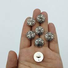15pcs/1.8cm Fashion DIY Personalized Minimalist Round Gold Plastic Buttons, Luxury Vintage Gold Geometric Pattern Buttons, European And American Style High-End Asymmetrical Pattern Buttons, Handmade Sewing Versatile High-Quality Buttons - 15pcs/1.8cm Gold Irregular Buttons - View 4