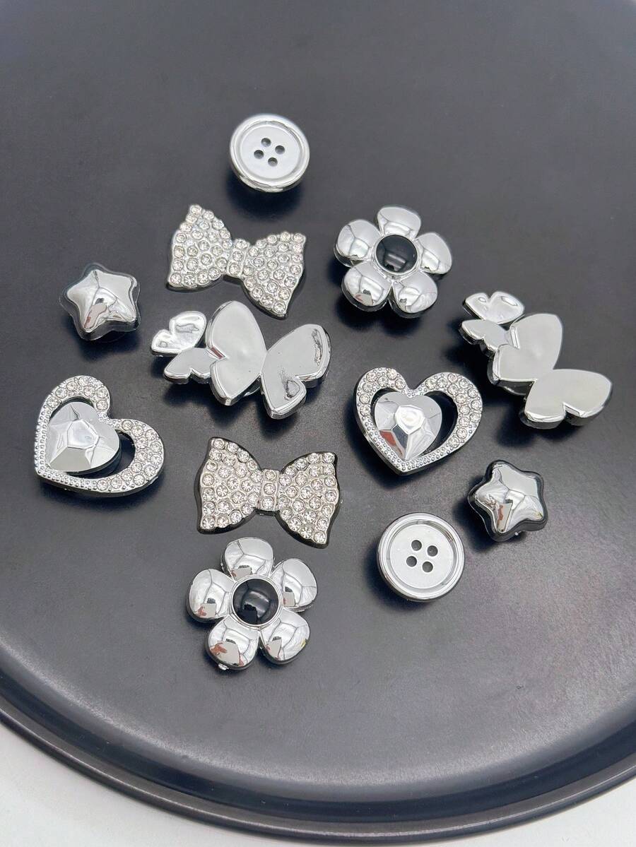 12件裝銀色時尚孔洞鞋飾 DIY 可拆卸花園鞋配件 蝴蝶、星星、花朵、蝴蝶結、鈕扣鞋夾 DIY 裝飾，女性涼鞋、拖鞋、沙灘包多功能鞋夾配件，適合度假與生日派對禮物 - 銀色 - 查看 1