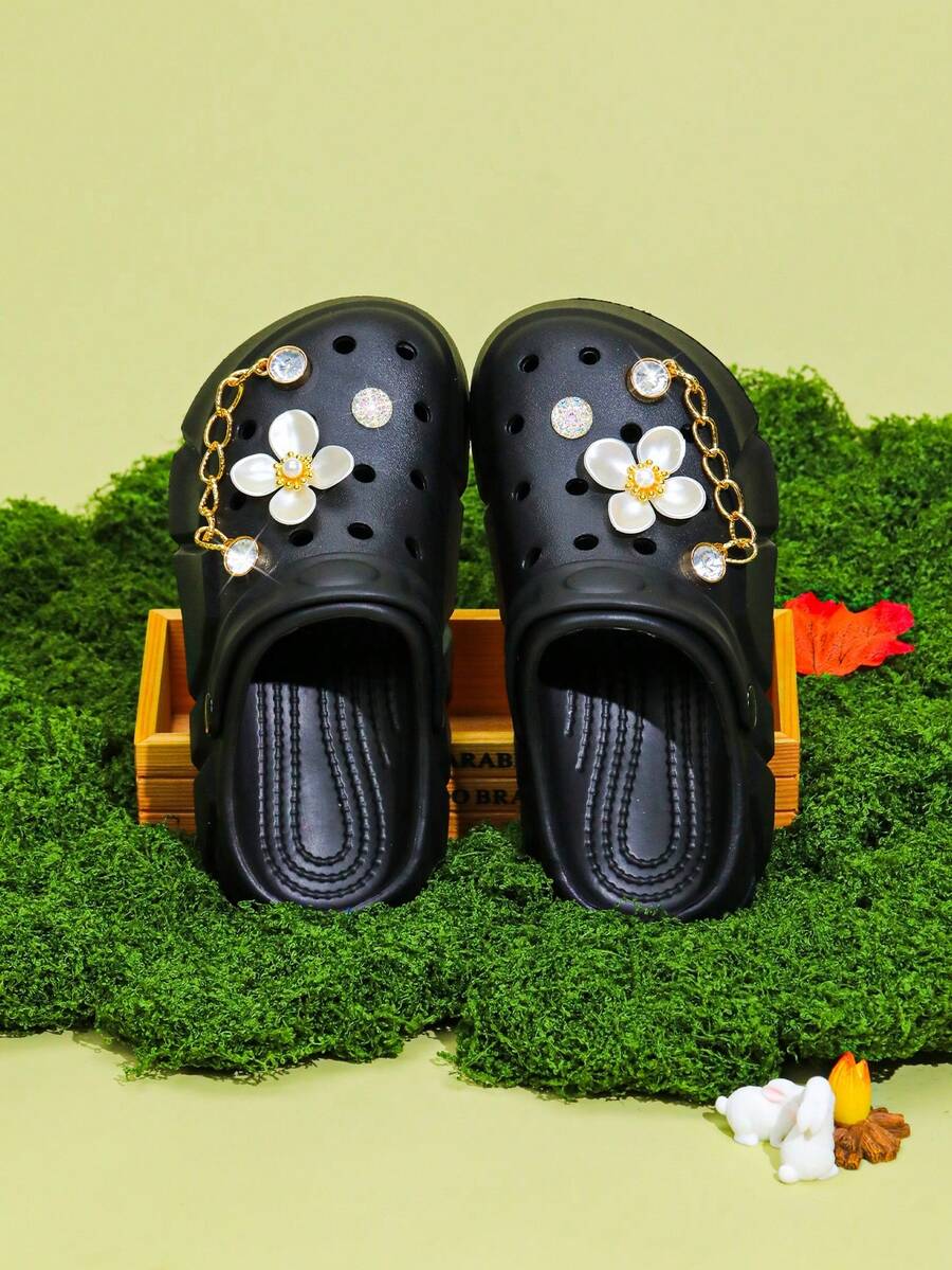 HOEASE Zuecos para niñas, zapatos de jardín, sandalias cómodas y ligeras con diseño calado, diseño floral para primavera y verano - Negro - Ver 1