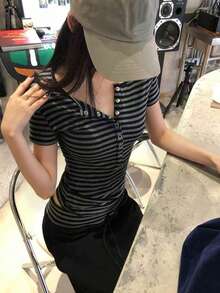 女款新款條紋短袖T恤，修身簡約內搭衫，夏季穿著 - 黑灰條紋 - 查看 5