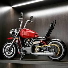 1 pieza Modelo de Motocicleta Cruiser Americana Rojo Llama, Motor V-Twin Enlazado con Precisión + Horquilla Delantera con Resorte + Cadena de Transmisión Dorada, Romance Mecánico Vintage Ensamblado a Mano, Un Regalo de Libertad y Pasión, Versión Estática, Sin Batería, Sin Caja de Color - Multicolor - Ver 6
