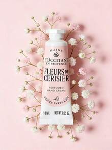 L'Occitane كريم يدين بزهر الكرز من لوكسيتان بحجم 10 مل محمول - كريم يدين فاخر مرطب، كريم مغذي زهري، مصمم خصيصاً لليدين الجافة والمتشققة، محمول للسفر، هدية راقية للصديقة والأم، عناية يومية أساسية لليدين، إكسسوار عناية بالبشرة فاخر، عطر زهري أنيق، مناسب للعمل والتنقل والاستخدام اليومي - رائحة زهر الكرز - مشاهدة 8