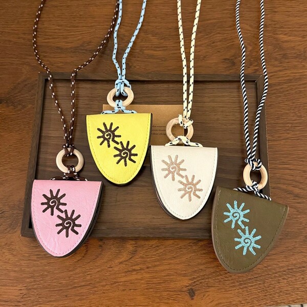 1pc Colorful Leather Sunflower Eyeglass Clip Necklace, Stylish Multifunctional Accessory For Island Travel