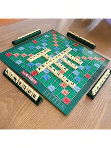 經典文字策略棋盤遊戲 - 標準版，適合 16 歲及以上的成人與青少年，家庭娛樂與派對樂趣，快速思考與策略玩法，包含遊戲盤、字母牌、4 個架子和說明書 - 彩色 - 查看 2