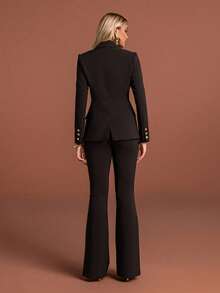 Setelan Jas Wanita Hitam Bergaya dengan Aksen Kancing Emas, Kerah, Blazer Lengan Reguler, dan Kain Non-Stretch untuk Tampilan yang Terdefinisi - Hitam - View 3