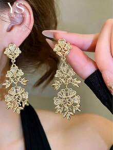 Metal Flower Earlobes Gold