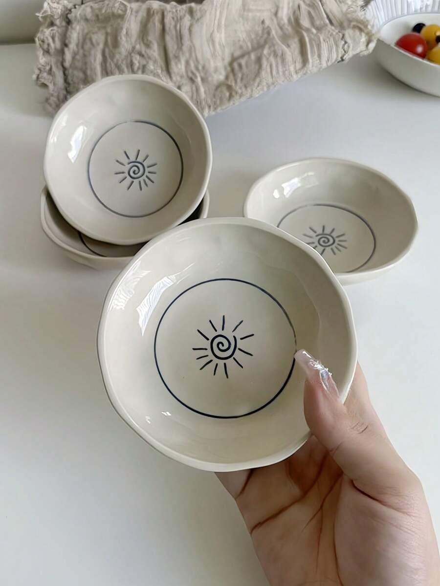 2/4 pièces, Assiettes en céramique minimalistes créatives sous-glaçure rondes de 4,5 pouces, Assiettes rondes mignonnes en forme de soleil style Ins, Assiettes polyvalentes pour usage domestique et commercial, Assiettes à sauce, Assiettes à sauce soja, Assiettes à vinaigre, Assiettes à en-cas, Assiettes à dessert, Convient pour la cuisine de la maison, les fêtes, les rassemblements, le dressage au restaurant, les pique-niques en plein air, le camping, Belle, Micro-ondes, Four, Friteuse à air - Multicolore - Voir 1