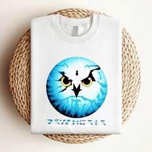 T-shirt pour femmes avec imprimé logo vintage Psygnosis | Marque de jeux rétro avec lettrage grec blanc et bleu emblématique, tissu tri-mélange doux et respirant, streetwear décontracté pour toutes les saisons, col rond. - Blanc - Voir 3