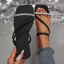 Sandalias deslizantes de tacón bajo con punta cuadrada elegante y antideslizante para primavera para mujeres, sandalias versátiles de verano para uso al aire libre con punta abierta y pedrería - Negro - Ver 1