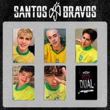 Santos Bravos DUAL 專輯卡,歐美男團周邊 LOMO 收藏卡,粉絲應援明星卡,拉丁美洲男團相片卡,Santos Bravo 粉絲收藏品,世界盃球衣卡,DUAL 出道 EP 盒裝卡,足球球衣 + 私服雙風格照片,Santos Bravos 小卡組,適合卡片專輯收藏、剪貼簿 DIY、粉絲應援 - 彩色 - 查看 11