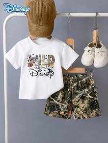 Disney 夏季男嬰 Mickey Donald Duck 家族豹紋可愛短袖白色 T 恤與棕色狩獵圖案滿版印花短褲套裝 卡通圖案 微彈性 適合嬰兒新生兒日常穿著 - 白色 - 查看 1