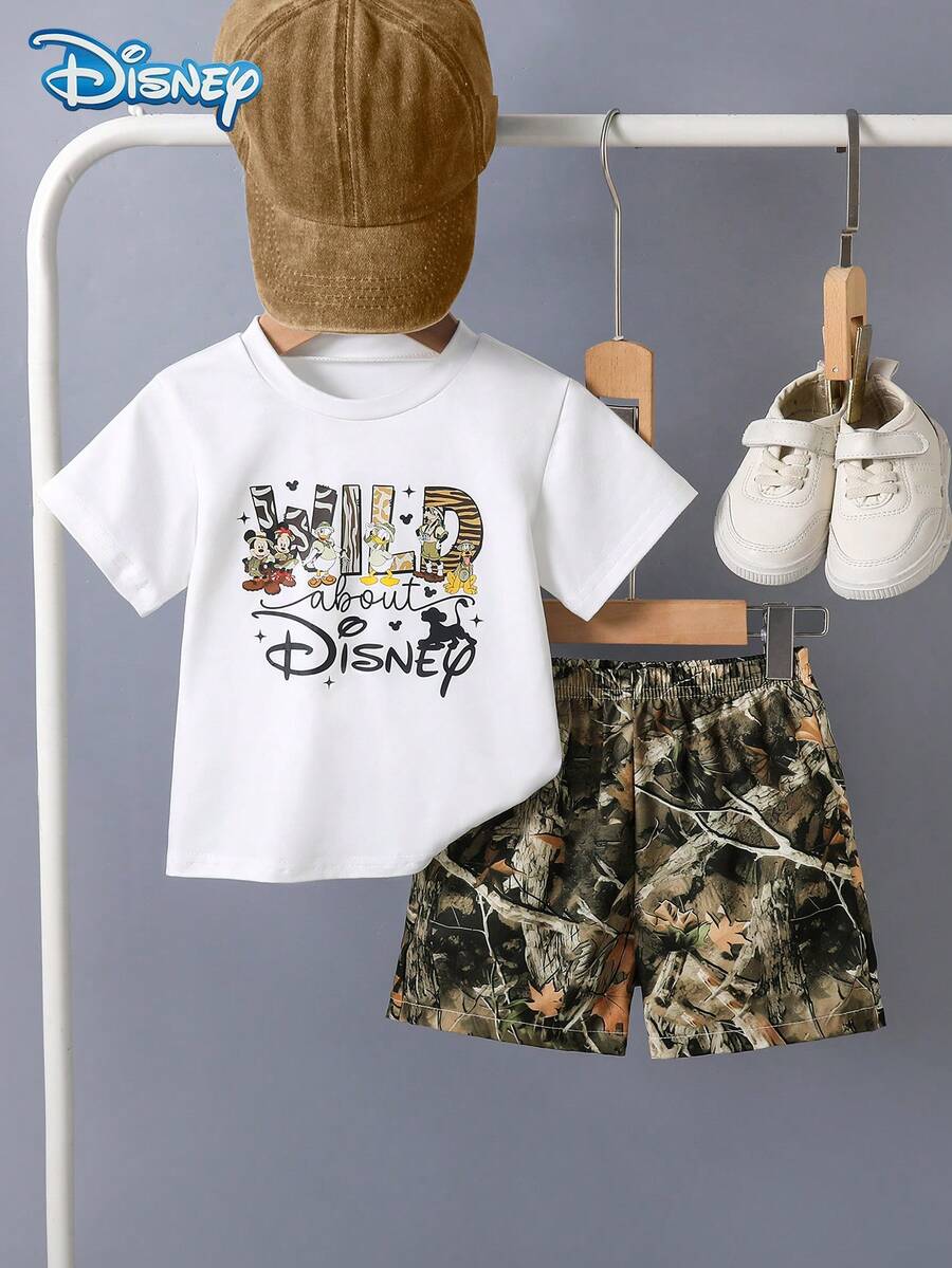 Disney 夏季男嬰 Mickey Donald Duck 家族豹紋可愛短袖白色 T 恤與棕色狩獵圖案滿版印花短褲套裝 卡通圖案 微彈性 適合嬰兒新生兒日常穿著 - 白色 - 查看 1