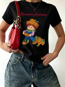 SHEIN X Strawberry Shortcake Camiseta ajustada de manga corta y cuello redondo de color liso para mujer, camiseta ajustada negra con estampado de niña flor y fresa de dibujos animados, ropa casual de primavera/verano para mujer, ropa urbana, vacaciones, curvas, vacaciones, casual, oficina/salón/hogar/deportes al aire libre/estilo retro/sencillo, diseño divertido para adolescentes, unisex, estilo para parejas, retro años 90/Y2K, vacaciones - Negro - Ver 2