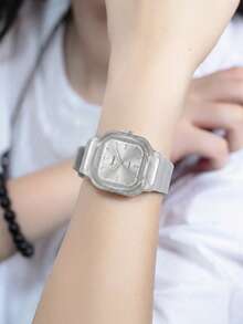 1 buah Jam Tangan Quartz Wanita Kasual Modis Bentuk Persegi Minimalis dengan Tali Silikon, Cocok untuk Pemakaian Sehari-hari - Grey - View 5