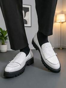1雙男士白色壓花厚底樂福鞋，英式奢華套腳亮面人造皮革鞋，配雙扣與防滑厚底，適合四季、辦公室、週末出遊及商務休閒場合 - 白色 - 查看 4