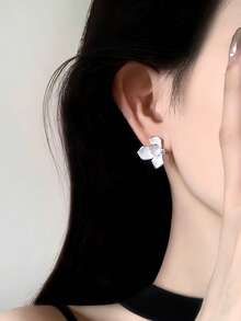 1 Pair Exquisite Elegant Flower Shaped Copper Alloy Inlaid Artificial Zirconia Unique Design Vintage Premium Feel Suitable For Daily Casual Dating Women Stud Earrings - Silver - View 4
