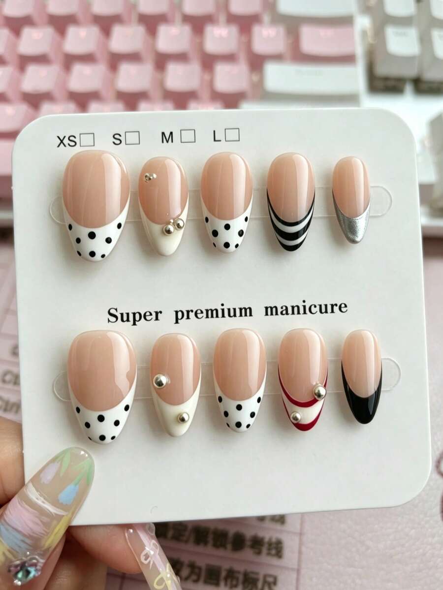 10 piezas de uñas postizas de almendra medianas hechas a mano, base de gelatina nude, estilo francés, puntos, rayas, tachuelas plateadas, minimalista retro chic. Adecuado para las cuatro estaciones - Blanco y Negro - Ver 1