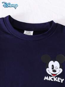 Disney 夏季男嬰 Mickey 眨眼印花可愛短袖皇家藍 T 恤與藍白垂直條紋拼接短褲套裝，卡通圖案，微彈性，適合嬰兒與新生兒日常穿著 - 寶藍色 - 查看 6