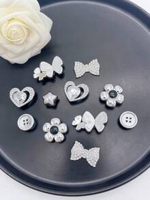 12件裝銀色時尚孔洞鞋飾 DIY 可拆卸花園鞋配件 蝴蝶、星星、花朵、蝴蝶結、鈕扣鞋夾 DIY 裝飾，女性涼鞋、拖鞋、沙灘包多功能鞋夾配件，適合度假與生日派對禮物 - 銀色 - 查看 4