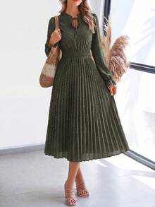 PRETTYGARDEN Women's Spring Fall Midi Dress Casual Long Sleeve V Neck Swiss Dot Pleated A Line Flowy Dresses New Years Party Valentine Vacation Dresses For Women - 軍綠色 - 查看 1