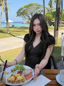 女款夏季休閒V領短袖修身彈性T恤上衣 黑色 - 黑色 - 查看 4