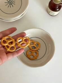2/4 pièces, Assiettes en céramique minimalistes créatives sous-glaçure rondes de 4,5 pouces, Assiettes rondes mignonnes en forme de soleil style Ins, Assiettes polyvalentes pour usage domestique et commercial, Assiettes à sauce, Assiettes à sauce soja, Assiettes à vinaigre, Assiettes à en-cas, Assiettes à dessert, Convient pour la cuisine de la maison, les fêtes, les rassemblements, le dressage au restaurant, les pique-niques en plein air, le camping, Belle, Micro-ondes, Four, Friteuse à air - Multicolore - Voir 5