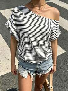 極簡法式風夏季女款黑白條紋露肩不對稱抓褶短袖T恤上衣,簡約休閒風,寬鬆垂墜不對稱版型,適合度假、海灘、街頭、日常、外出場合,送給朋友的最佳禮物,優雅休閒短袖上衣 - 白色 - 查看 3