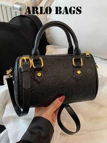 Borsa a mano minimalista nera con goffratura e hardware in tonalità oro lucido e tracolla rimovibile. La forma cilindrica strutturata e il design senza tempo emanano un fascino vintage senza sforzo, rendendola una scelta ideale per le uscite quotidiane o i weekend fuori. - nero - Visualizzare 2