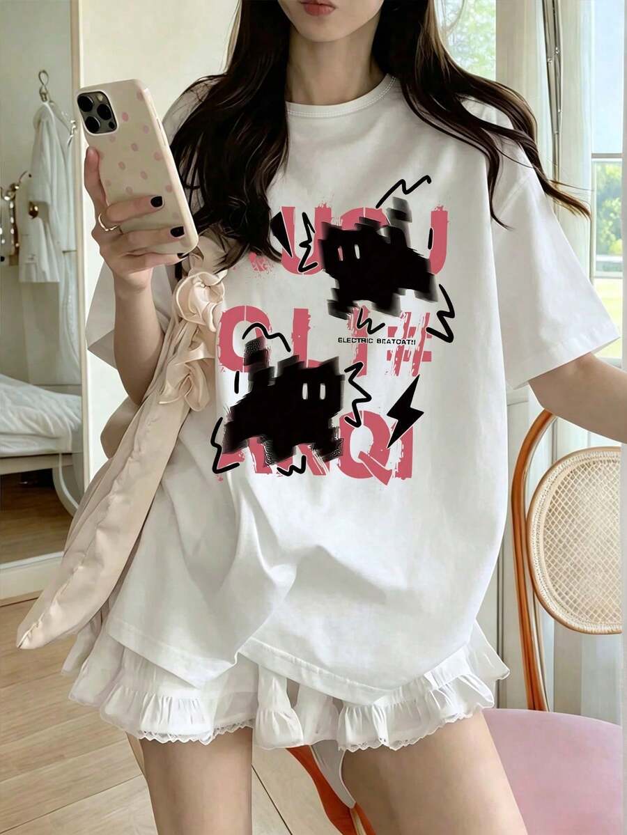 大尺碼女款短袖T恤，印花設計，適合夏季穿著，新款寬鬆版型白色休閒上衣