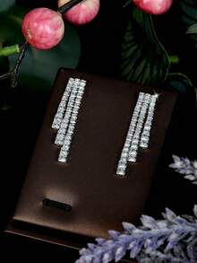 1 Set Minimalist Ceremonial Style Y-Shaped Double Tassel Zirconia Accessory Set + Symmetrical Long Vertical Bar Earrings V-Neck Necklace 4-Piece Set + Wedding Photography Elegant Crisp Bridal Jewelry - Silver - View 3