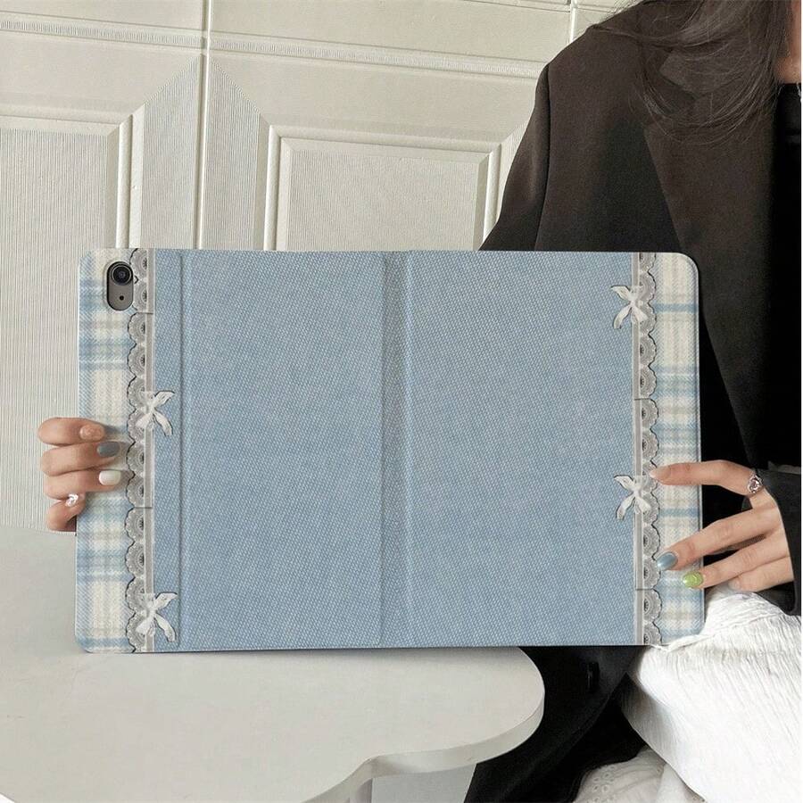 1件淺藍色格紋蕾絲蝴蝶結平板保護殼,相容於 iPad 10代 10.9吋 2022 智慧保護殼/Air 13(M3 2025)/Air 11/11(A16 2025)/Galaxy Tab S10+/S9/A9,適用於 Pad、Matepad、Pad、Honor Pad、Xiaoxin Pad - 彩色 - 查看 1