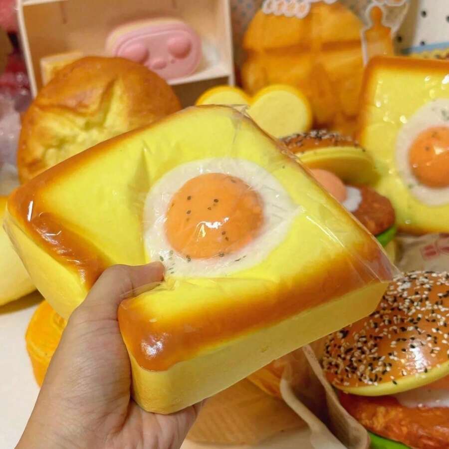 1個逼真漢堡麵包模型，婚禮仿真麵包食物裝飾磁鐵小雕像，畢業食物道具，生日櫥窗展示樣品（手工製作，可能與圖片不完全相同）