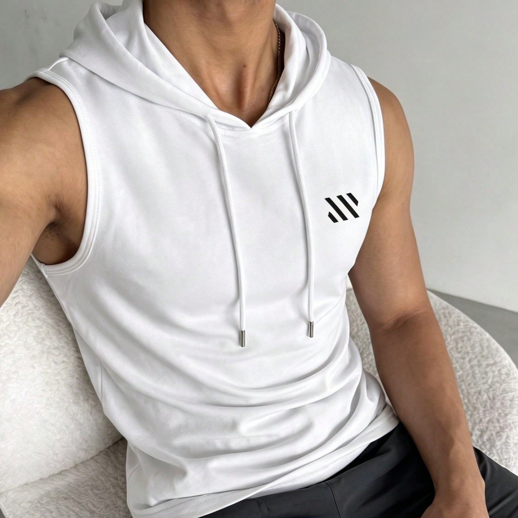 Camiseta de tirantes con capucha y estampado casual para hombres, adecuada para fitness, deportes al aire uso en todas las estaciones