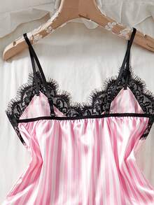 Conjunto de Pijama de 2 Peças com Listras Verticais em Cetim para Mulheres, Camisete Sexy com Acabamento em Renda + Shorts com Cintura Elástica e Laço, Lingerie Romântica Doce e Sedosa, Macia e Confortável - Rosa chiclete - Visão 5