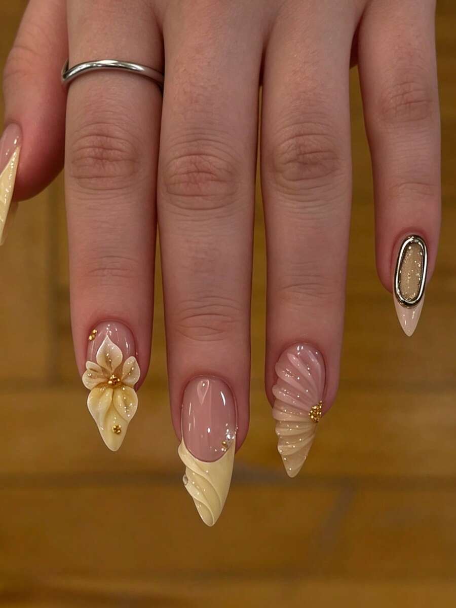 24片杏仁形美甲貼片 可愛黃粉漸層 黃白花朵 3D膠花 條紋金珠設計 假指甲 時尚銀條 淡黃法式風 全包尖頭甲 附1片果凍膠與1個迷你指甲锉 果凍膠隨機發貨 - 黃色 - 查看 1