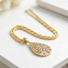 1 pieza Collar colgante de moda minimalista para mujer con patrón hueco, brillo metálico brillante, adecuado para ceremonias de estrellas, banquetes de alta sociedad, joyería, atuendos casuales versátiles, viajes casuales, vacaciones en la playa, regalos de vacaciones - collar colgante - Ver 7