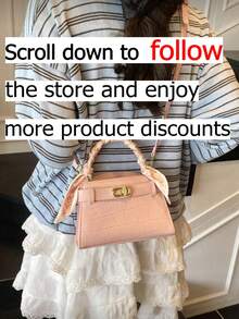 Bolso de mano minimalista con estampado de cocodrilo rosa y herrajes dorados pulidos, atado con un pañuelo de seda estampado a juego en el asa, que irradia un encanto parisino atemporal, perfecto para elevar tu look diario o de ocasión especial. - Rosa - Ver 2
