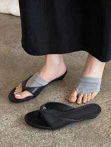 2025 New Premium European And American Style Rivet Toe-Clip Suede Flip Flop High Heel Sandals For Women, Summer Outdoor Wear,Kitten Heels - Black - View 2