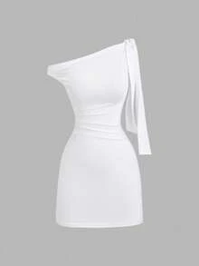 Vestido ajustado sexy con volantes en hombro oblicuo para mujer, ceñido a la cintura, ajustado, vestido mini de estilo francés chic - Blanco - Ver 1