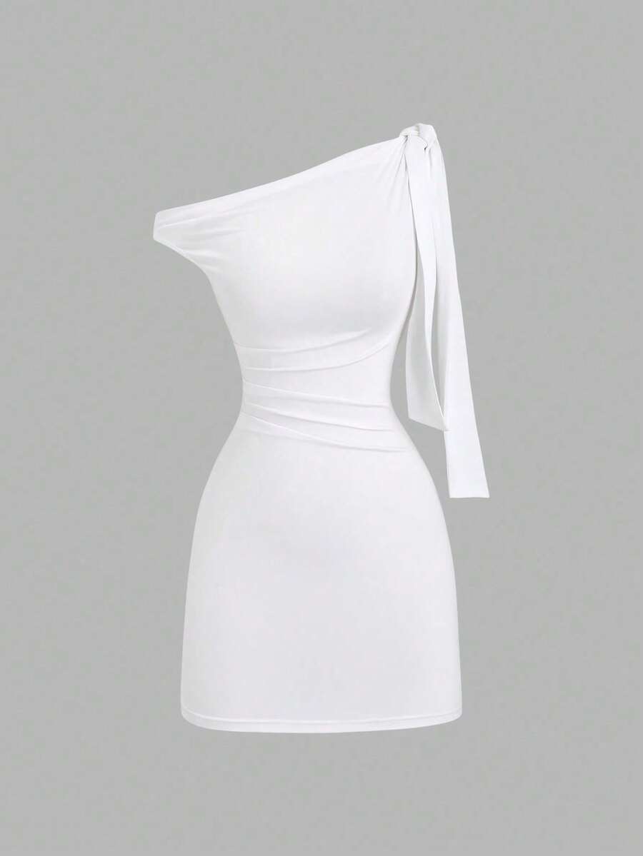Vestido ajustado sexy con volantes en hombro oblicuo para mujer, ceñido a la cintura, ajustado, vestido mini de estilo francés chic - Blanco - Ver 1