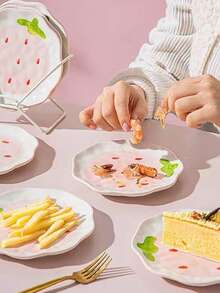1pc/2pcs/4pcs Strawberry Ceramic Plate Set, 6-Inch Cartoon Underglaze Cake Dessert Plate, Fruit Snack Plate, Breakfast Bread Plate, Afternoon Tea Snack Plate, Side Dish Plate, Korean Kimchi Plate, Tabletop Bone Plate, Tabletop Trash Tray, Microwave Oven, Dishwasher - Multicolor - View 9